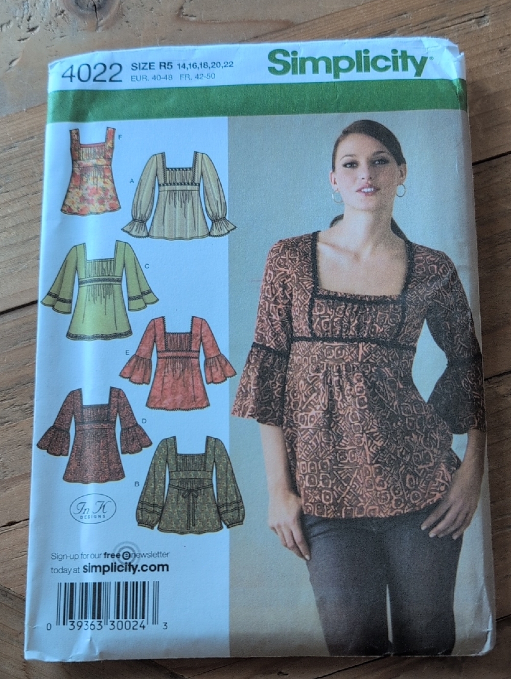 2006 Simplicity Pattern: 4022, Square-Neck Peasant Tops, Uncut